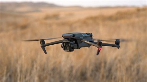 Triple-Camera DJI Mavic 3 Pro Takes Flight | PCMag