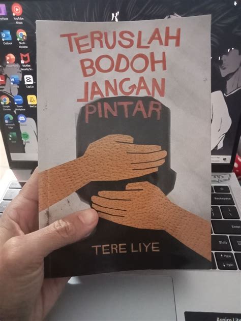 Teruslah Bodoh Jangan Pintar, Sebuah Review - Travel Blogger Medan