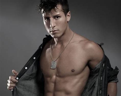 SOMOS Jóvenes LGTB El actor porno gay Edin Sol víctima de una