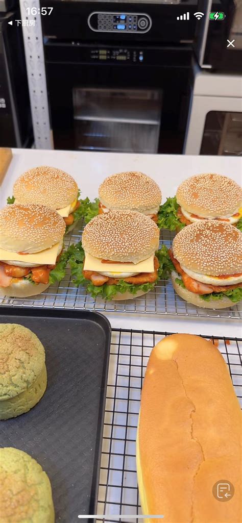 【鸡腿汉堡🍔的做法步骤图，鸡腿汉堡🍔怎么做好吃】r0sy下厨房