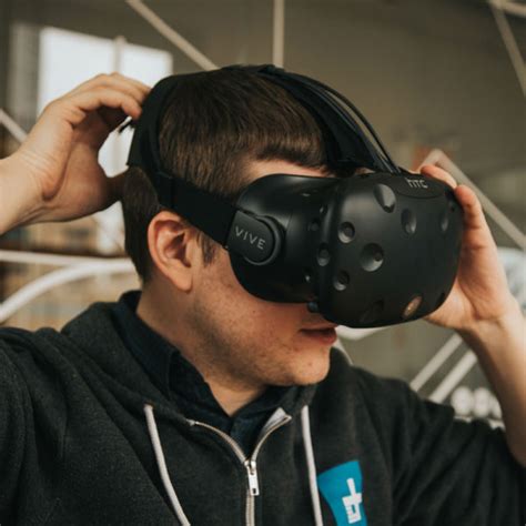 Шлем виртуальной реальности HTC Vive - vrserver.ru