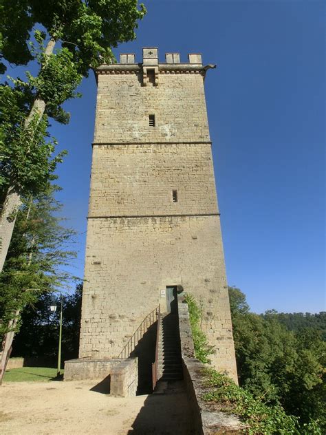 Un Vendredi Une Histoire Montbard 2 3 La Forteresse Est Devenue