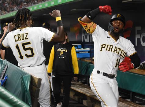 WATCH: Pirates Oneil Cruz hits Three-Run Homer off Mets Jacob deGrom ...