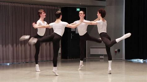 Cours De Danse Classique Gar Ons Adage Pirouettes Sauts