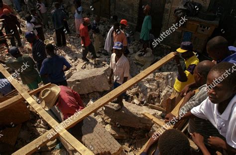 Building Haitians Sift Through Debris Rubble Editorial Stock Photo