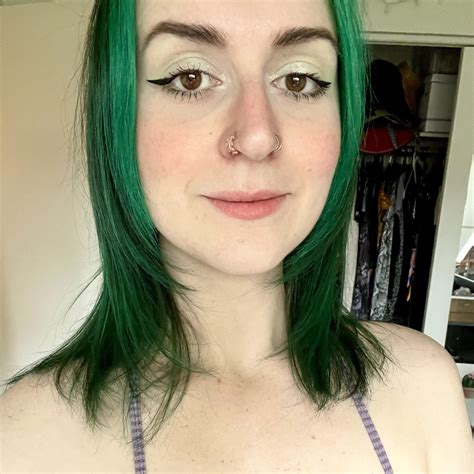 Just Dyed My Hair Green I Hope It Looks Okay 🤷🏻‍♀️ R Selfieover25