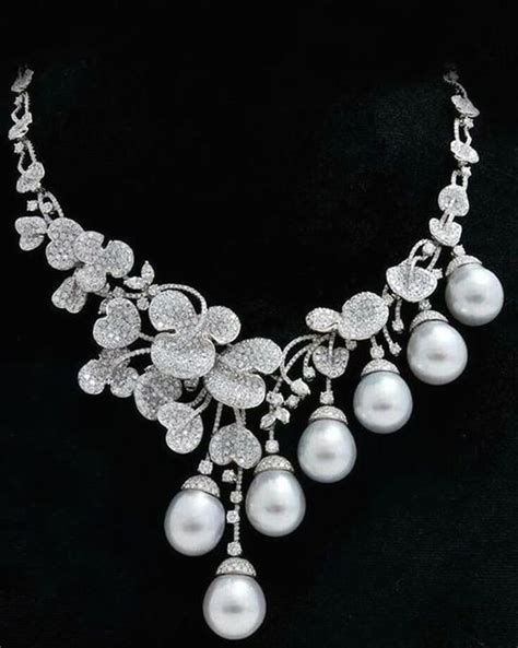 Pin By Daxa Hurbada On Jwellary Design Pearl And Diamond Necklace