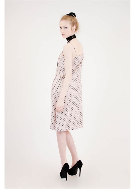 Robe à bretelles en bambou rose nude à pois noir fabriquée en France