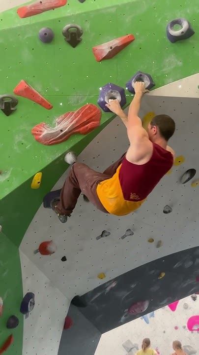 Another Fun And Somewhat Powerful V4 Rockclimbing Bouldering