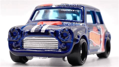 Машинка Базова Hot Wheels Morris Mini Race Team FYC Blue купити в інтернет магазині