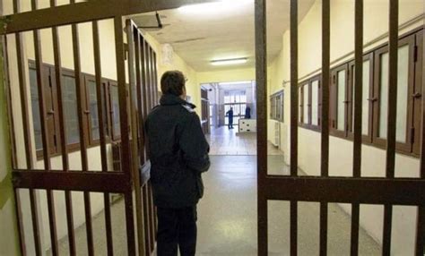 Carcere Di Ariano Irpino Madre Tenta Di Portare Droga Al Figlio