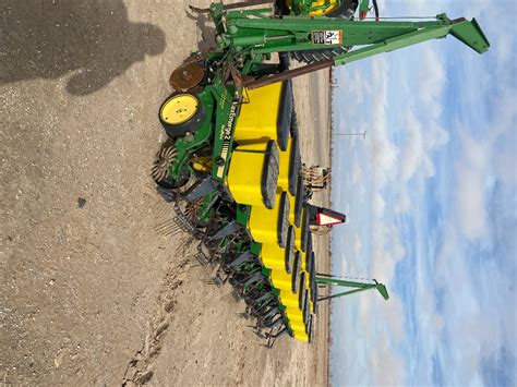 John Deere 7300 Maxemerge 2 8r30 Planter Bigiron Auctions