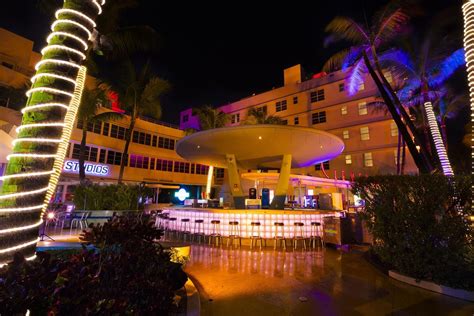 Ocean Drive Miami Hotels - Clevelander South Beach