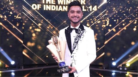 Indian Idol 14 Vaibhav Gupta Lifts The Trophy Takes Home Rs 25 Lakh India Today