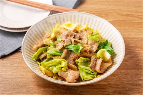 キャベツと豚肉のにんにくみそバター炒め｜レシピ｜マルコメ