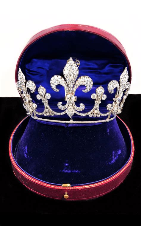 Wearing Marie Antoinettes Jewelry Royal Jewelry Royal Crown Jewels