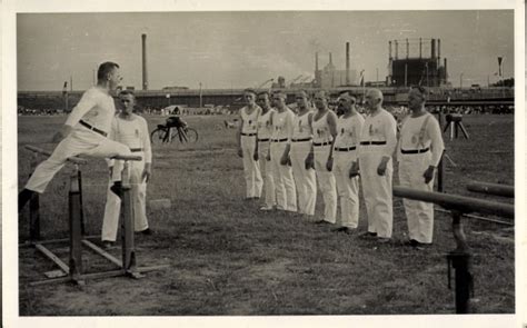 Foto Ansichtskarte Postkarte Turner Bei Turn Bungen Auf Akpool De