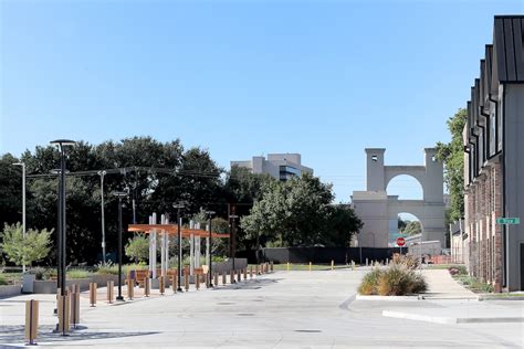 Bridge Street Plaza – Act Locally Waco