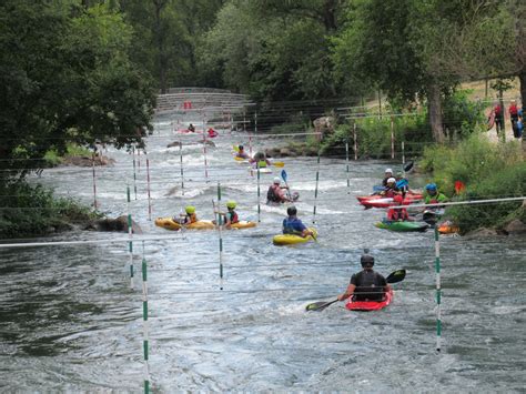 Loisirs S Essayer Au Kayak Pneumatique L Espace Eaux Vives De Saint