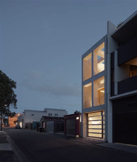Skinny House in Melbourne by Oliver du Puy Architects | Yellowtrace