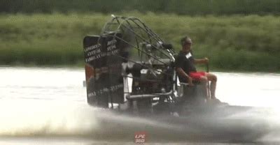 Enjoy These Waterlogged Boating Fails! (16 gifs) - Izismile.com