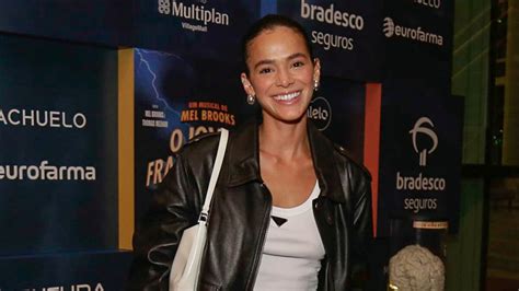 Foto Bruna Marquezine Arrasou Em Look Minimalista Na Sess O Para