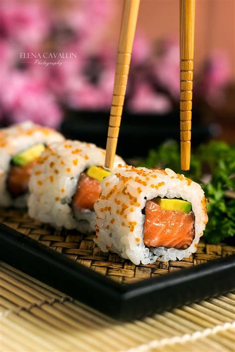 sushi rolls, uramaki, food photography | Японская еда, Еда, Вкусная еда ...