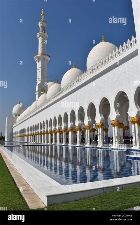 Sheikh Zayed Grand Mosque Stock Photo Alamy