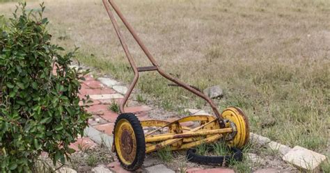 Comment utiliser une tondeuse à gazon manuelle