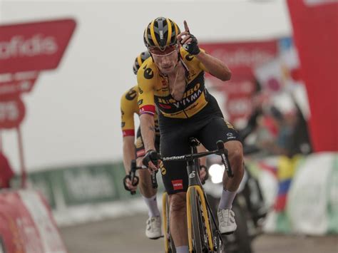 Roglic s impose à l Angliru pour un nouveau triplé de Jumbo Visma