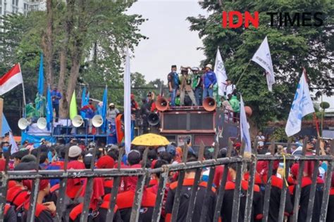 Buruh Dan Ojol Tolak Kenaikan Harga Bbm Sempat Ricuh