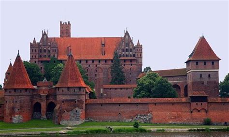 Malbork Polskie Zabytki Katalog zamków pałaców i dworów w Polsce