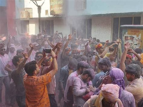 Youngsters Having Fun On The Tune Of Dj In Chowk Groups Of Hurriyars