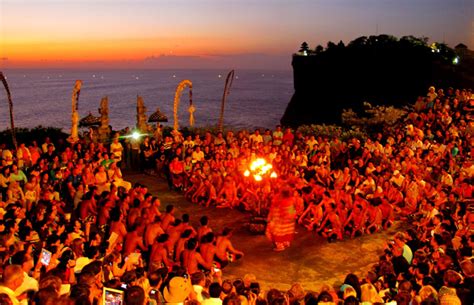 Tari Kecak Dari Tari Ritual Yang Kini Kian Mendunia Malam