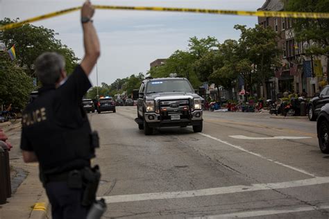 Au Moins Six Morts Dans Une Fusillade Lors Dun Défilé Du 4 Juillet