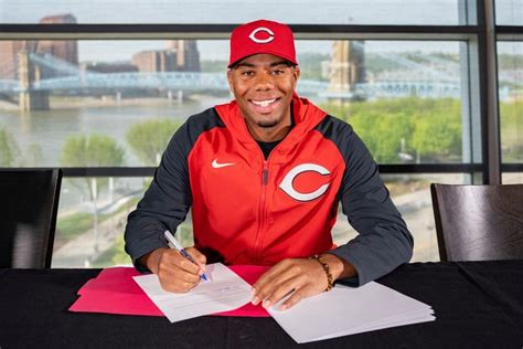 Why Hunter Greene signed contract extension with Cincinnati Reds