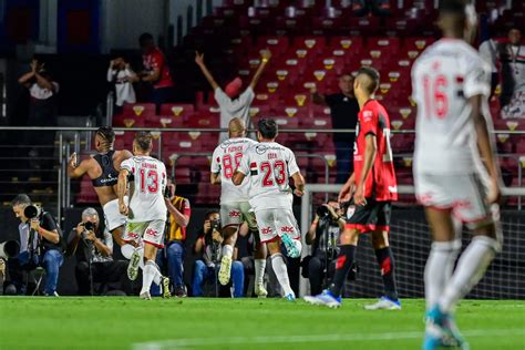 São Paulo 2 x 1 Atlético GO Campeonato Brasileiro