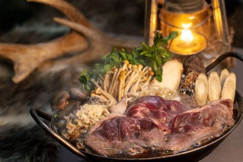 【星のや富士】焚き火を囲み3種の狩猟肉（ジビエ）を味わう「山麓の狩猟肉すき焼き」を冬季限定で提供｜期間：2022年1月8日～2月28日