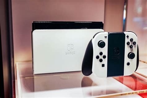 La PS5 es la primera consola que vende más Nintendo Switch en casi tres