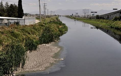 La sequía pega al río Lerma y se observan toneladas de basura El Sol