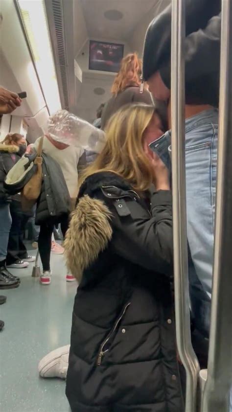 Flagrant Amateur Blonde Paying Blowjob Inside The Subway Cnn Amador