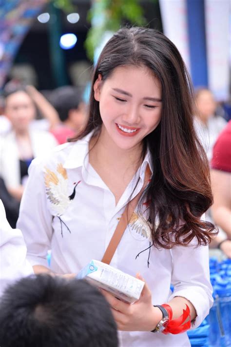 The Everyday Beauty Of Miss Universe Vietnam Bui Quynh Hoa Vietnam Vn