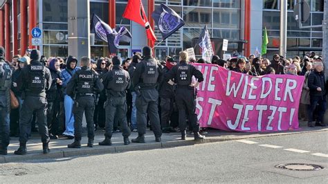 Hunderte Menschen Protestieren Gegen Freie Sachsen Radio Chemnitz