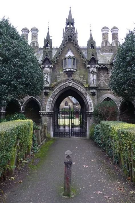 The hidden London ‘village’ that looks like something straight out of Hansel and Gretel - MyLondon