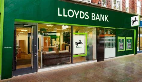 Lloyds Becomes Latest Bank To Strip European Expats Of British Current