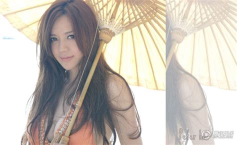 Xôn xao ảnh bán nude của Tiểu Lâm Chí Linh