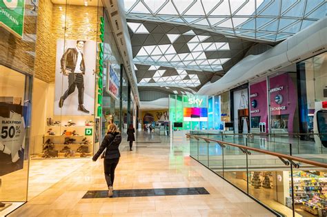 Black Friday 2018: UK shopping streets deserted as Brits hunt for