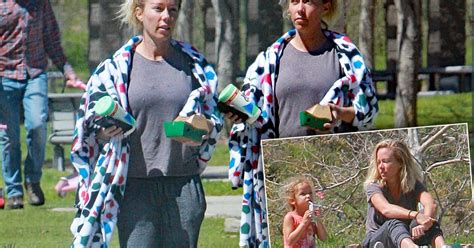 Kendra Wilkinson Divorce Rumors—Star Looks Disheveled, Depressed In ...