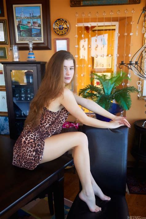 Olivia Sparkle Eccentric Nude Girls Alert