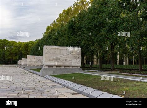 Das Sowjetrepublik Im Treptower Park Berlin Stockfotografie Alamy